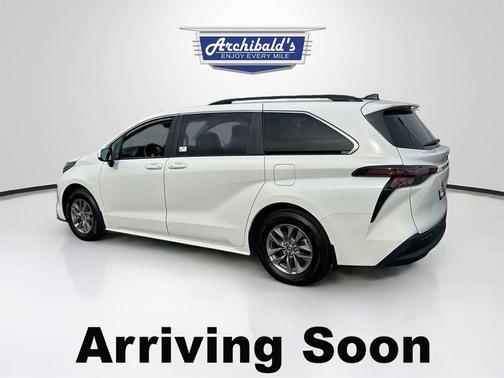 Ice Cap 2024 Toyota Sienna LE