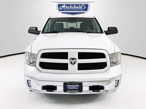 Bright White Clearcoat 2017 RAM 1500 SLT