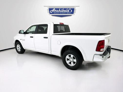 Bright White Clearcoat 2017 RAM 1500 SLT