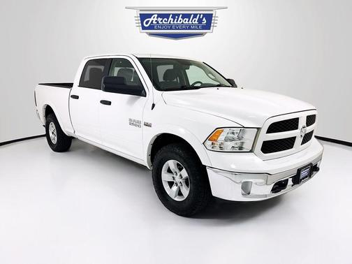 Bright White Clearcoat 2017 RAM 1500 SLT