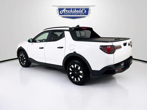 Atlas White 2025 Hyundai SANTA CRUZ SEL Activity
