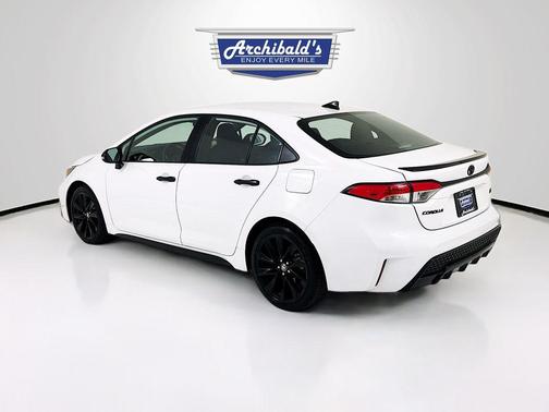 Super White 2021 Toyota Corolla SE