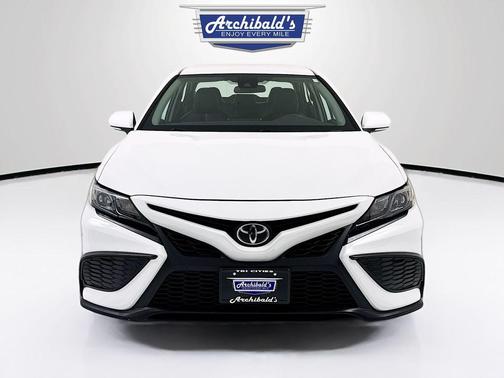 Ice Cap 2024 Toyota Camry SE