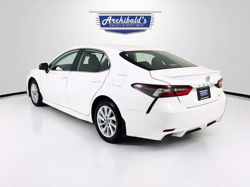 Ice Cap 2024 Toyota Camry SE