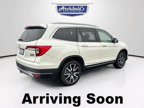 White Diamond Pearl 2019 Honda Pilot Touring 8-Passenger