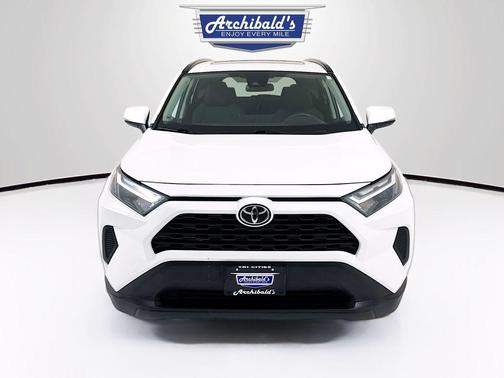 Ice Cap 2024 Toyota RAV4 XLE