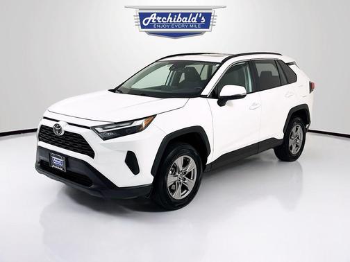 Ice Cap 2024 Toyota RAV4 XLE