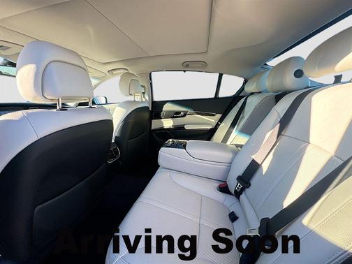 2017 Kia K900 Luxury 5.0L