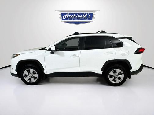 Ice Cap 2024 Toyota RAV4 XLE