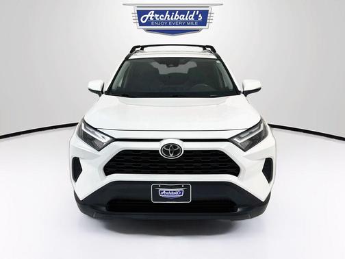 Ice Cap 2024 Toyota RAV4 XLE