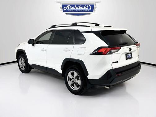 Ice Cap 2024 Toyota RAV4 XLE