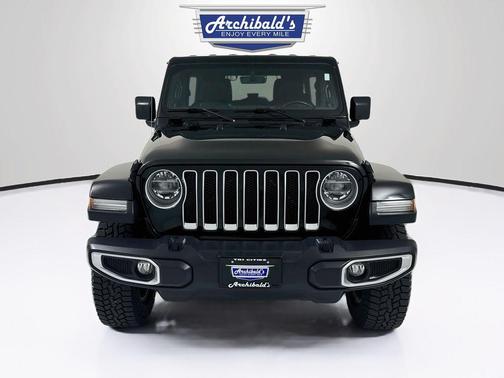 Black Clearcoat 2018 Jeep Wrangler Unlimited Sahara