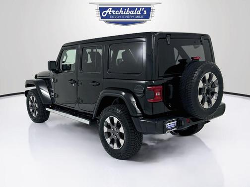 Black Clearcoat 2018 Jeep Wrangler Unlimited Sahara
