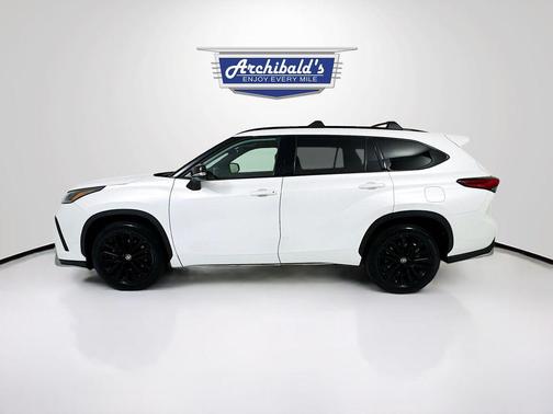 Pearl 2023 Toyota Highlander XSE