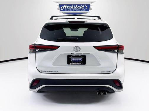 Pearl 2023 Toyota Highlander XSE