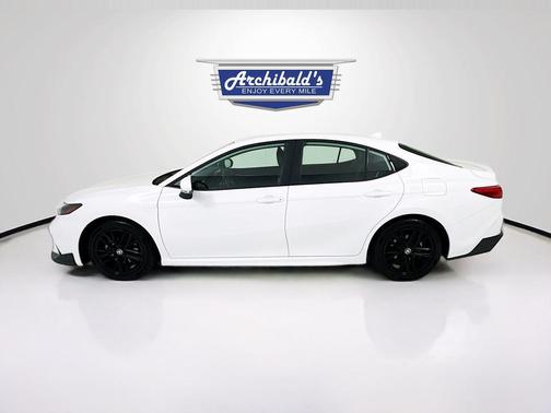 Ice Cap 2025 Toyota Camry SE