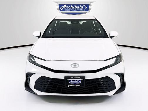 Ice Cap 2025 Toyota Camry SE