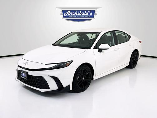 Ice Cap 2025 Toyota Camry SE