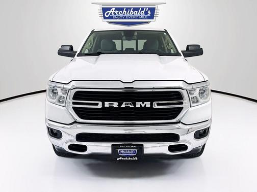 Bright White Clearcoat 2019 RAM 1500 Big Horn