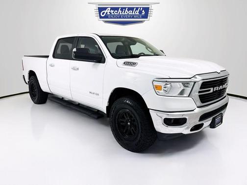 Bright White Clearcoat 2019 RAM 1500 Big Horn