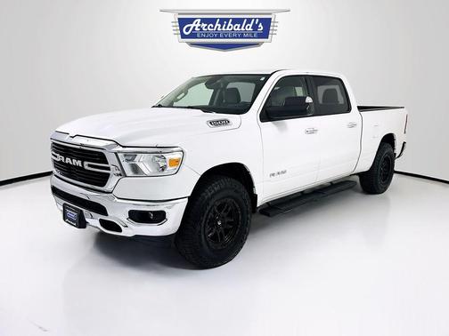 Bright White Clearcoat 2019 RAM 1500 Big Horn