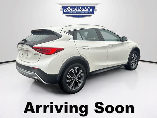 2018 INFINITI QX30 Luxury