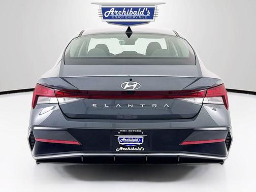 Ecotronic Gray 2025 Hyundai ELANTRA SEL