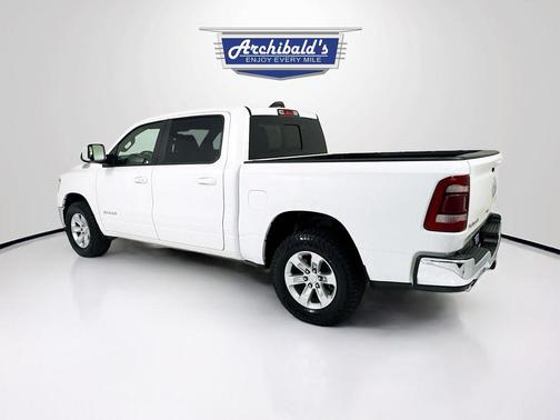 Ivory White Tri-Coat Pearlcoat 2023 RAM 1500 Laramie