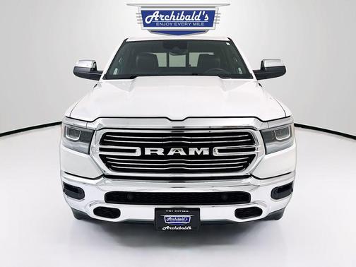 Ivory White Tri-Coat Pearlcoat 2023 RAM 1500 Laramie
