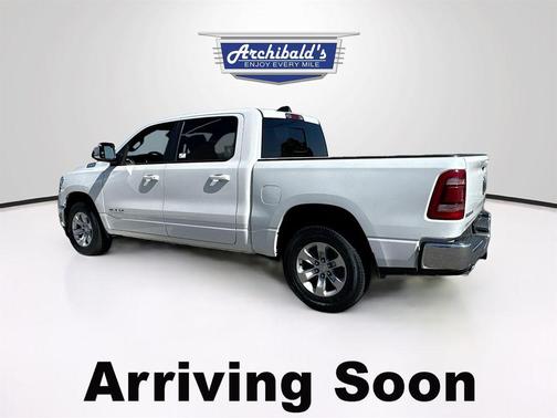 Ivory White Tri-Coat Pearlcoat 2023 RAM 1500 Laramie
