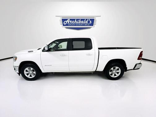 Ivory White Tri-Coat Pearlcoat 2023 RAM 1500 Laramie