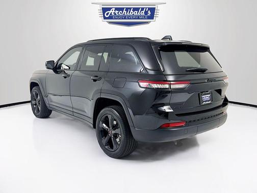 Diamond Black Crystal Pearlcoat 2024 Jeep Grand Cherokee Limited