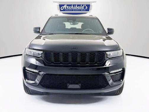 Diamond Black Crystal Pearlcoat 2024 Jeep Grand Cherokee Limited