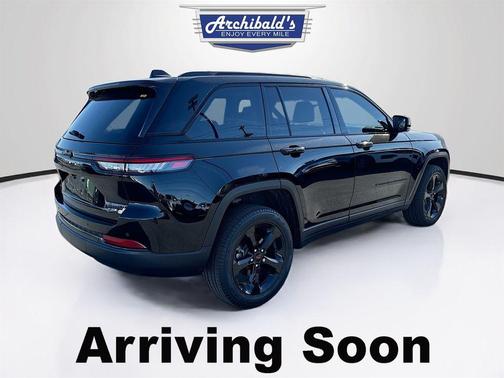 Diamond Black Crystal Pearlcoat 2024 Jeep Grand Cherokee Limited