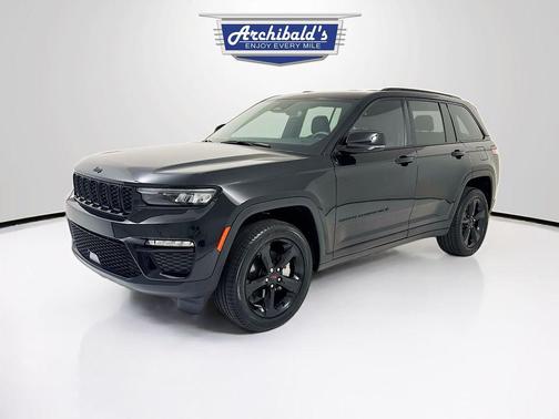 Diamond Black Crystal Pearlcoat 2024 Jeep Grand Cherokee Limited