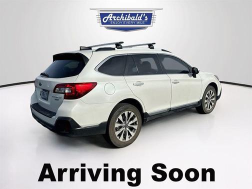 Crystal White Pearl 2018 Subaru Outback 3.6R Touring