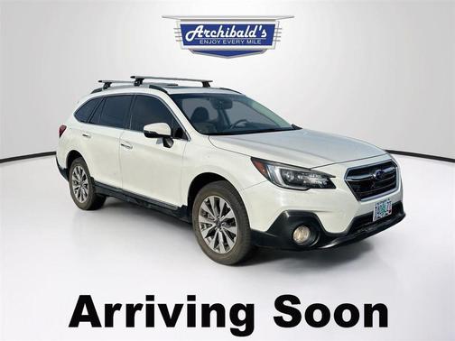 Crystal White Pearl 2018 Subaru Outback 3.6R Touring