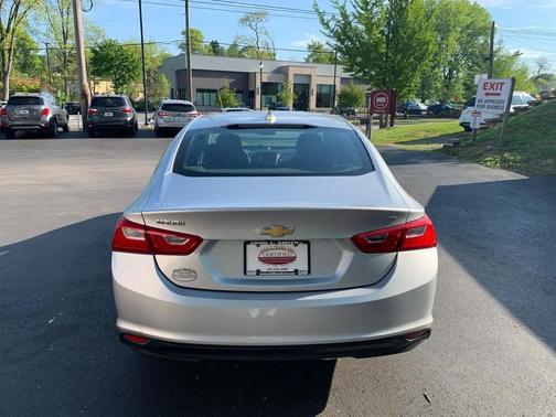 Silver Ice Metallic 2017 Chevrolet Malibu 1LT