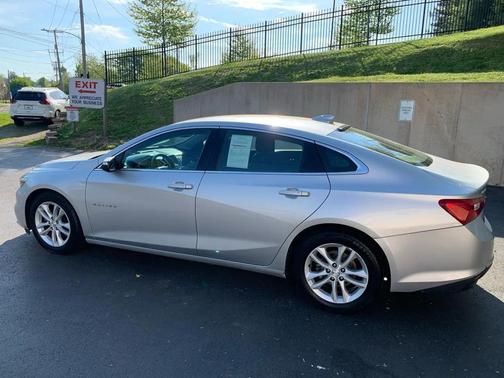 Silver Ice Metallic 2017 Chevrolet Malibu 1LT