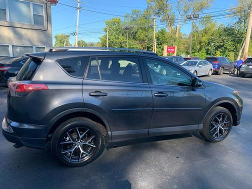 2017 Toyota RAV4 SE