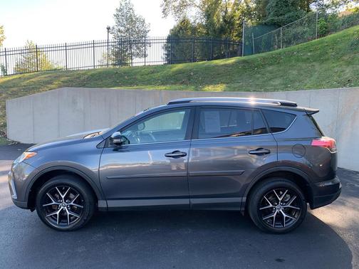 2017 Toyota RAV4 SE