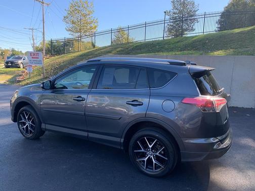 2017 Toyota RAV4 SE