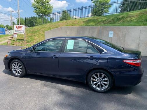 Parisian Night Pearl 2015 Toyota Camry Hybrid XLE