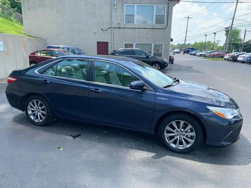 Parisian Night Pearl 2015 Toyota Camry Hybrid XLE