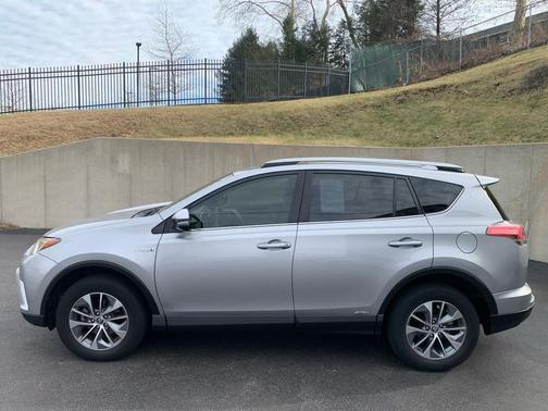 2017 Toyota RAV4 Hybrid XLE