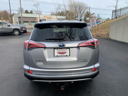 2017 Toyota RAV4 Hybrid XLE
