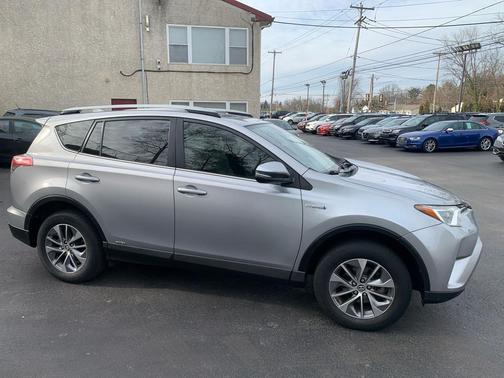 2017 Toyota RAV4 Hybrid XLE