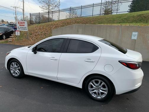 2016 Scion iA 4DR SDN AUTO (NATL)