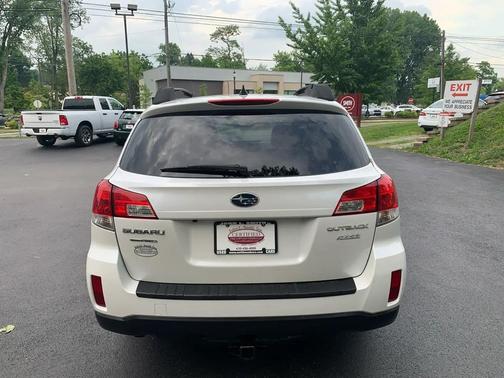 Satin White Pearl 2013 Subaru Outback 2.5i Limited