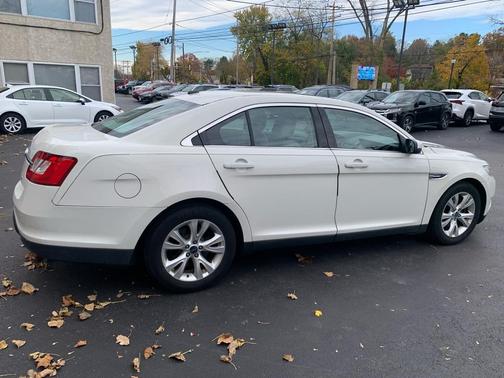2010 Ford Taurus SEL